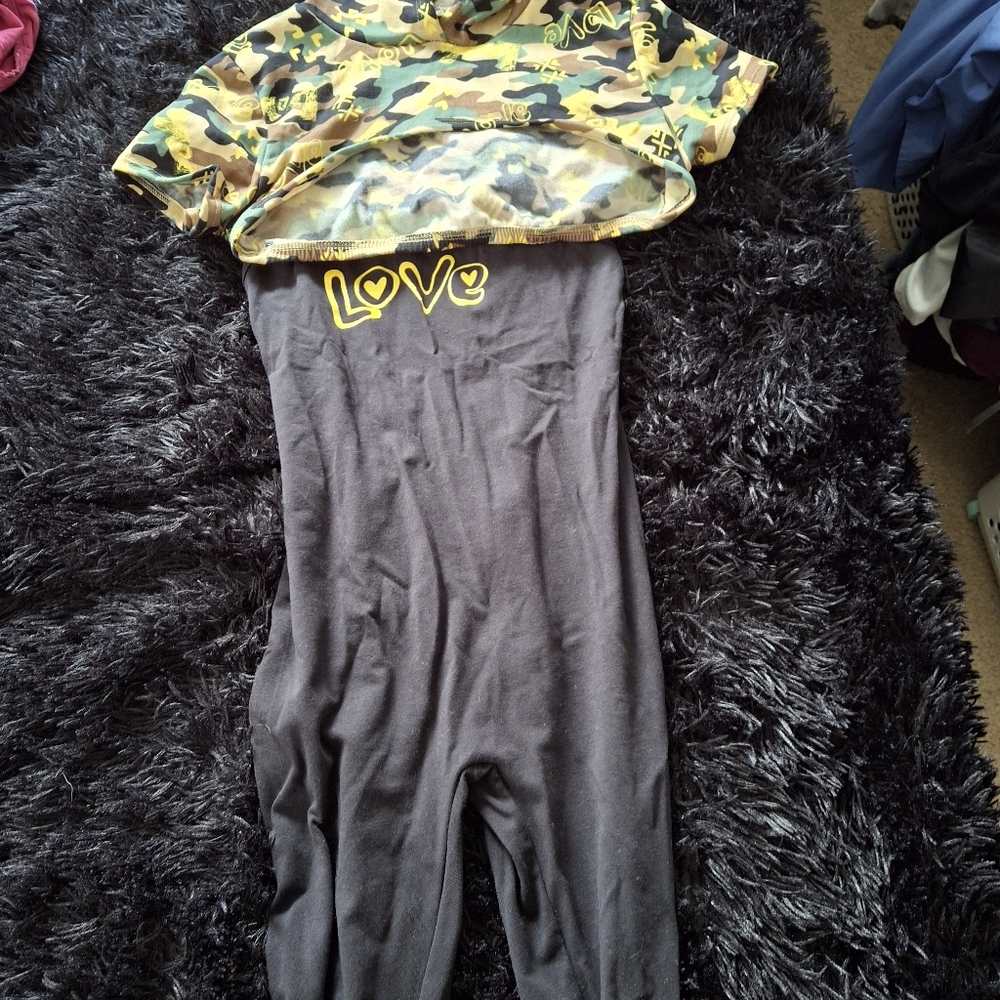 Fashion Nova Kids Camo and Black Matching Set Size 14/16, Fits Like A 10/12